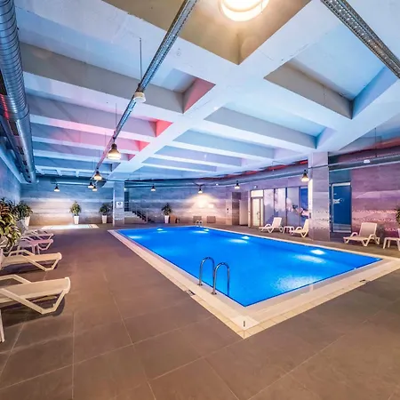 ホテル Radisson Residences Vadistanbul 5*