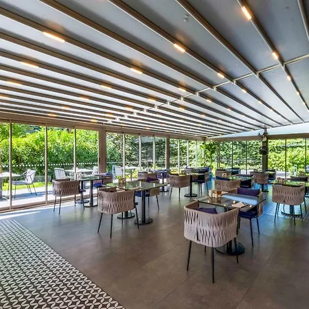 Radisson Residences Vadistanbul ホテル 5*