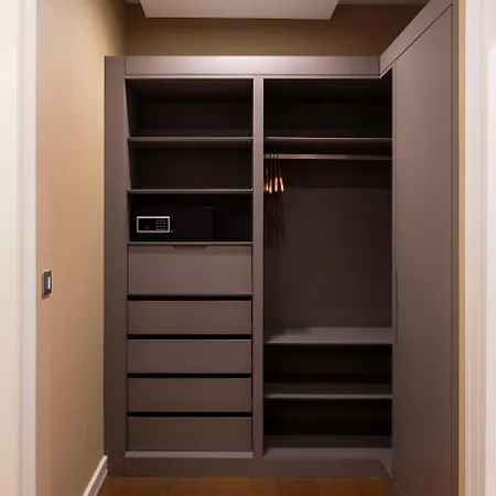 Hotel Radisson Residences Vadistanbul 5*