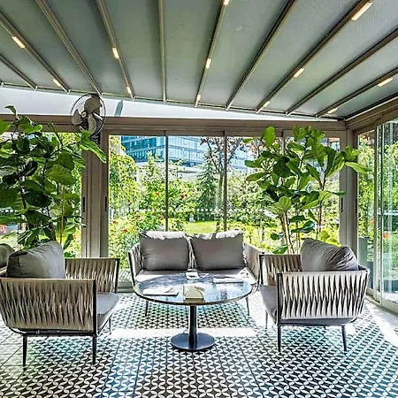 Radisson Residences Vadistanbul 4*